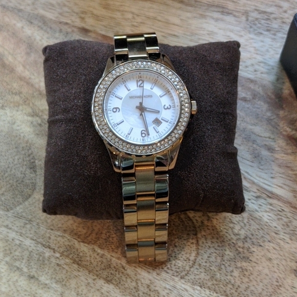 Michael Kors rose gold watch - Picture 1 of 4